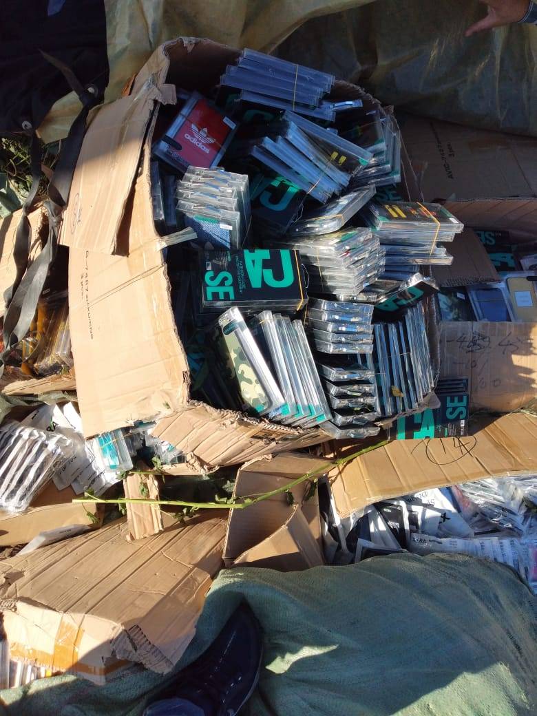 الجمارك تحبط تهريب سيارة محملة باكسسورات اجهزة خلوية