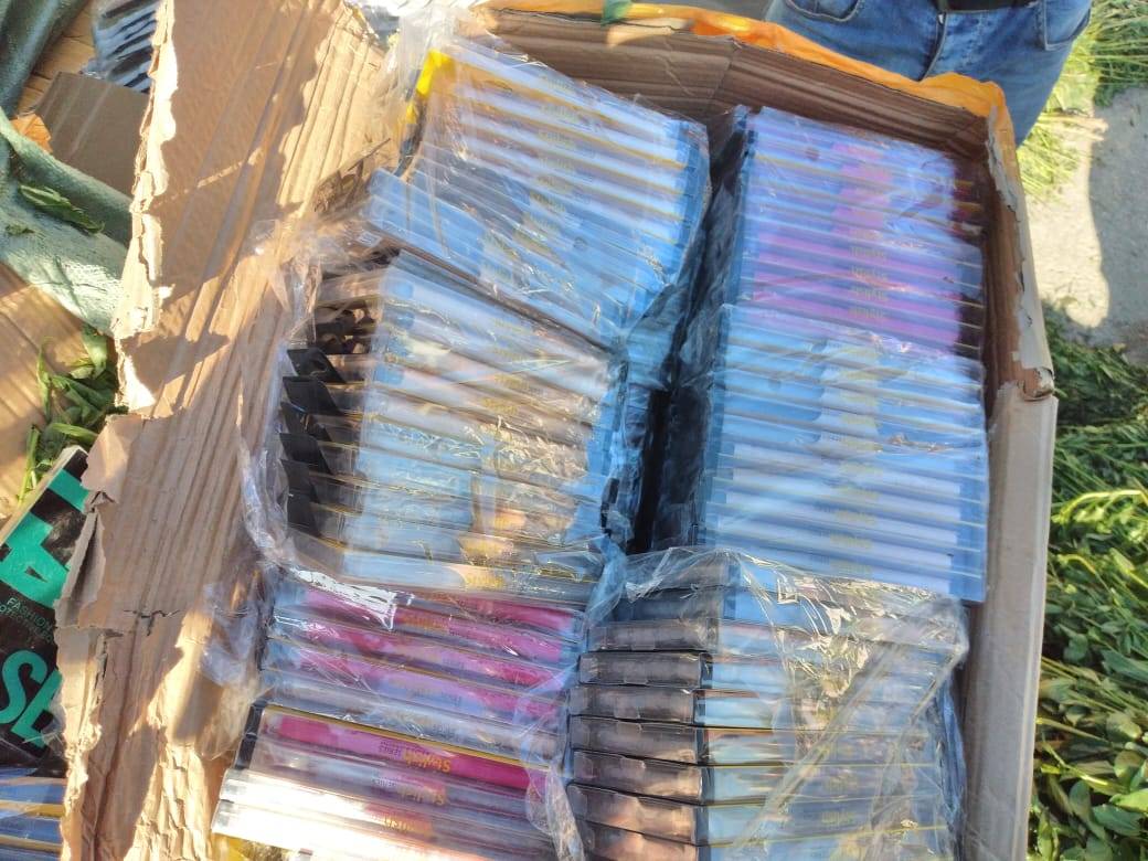 الجمارك تحبط تهريب سيارة محملة باكسسورات اجهزة خلوية