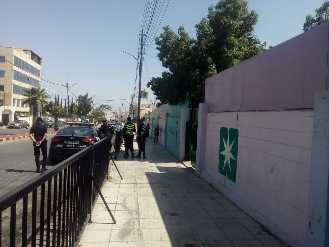 توزيع المياه الباردة على الشرطة في مادبا 