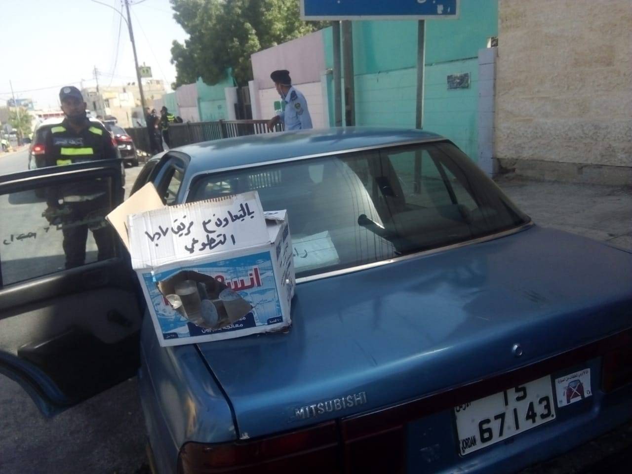 توزيع المياه الباردة على الشرطة في مادبا 