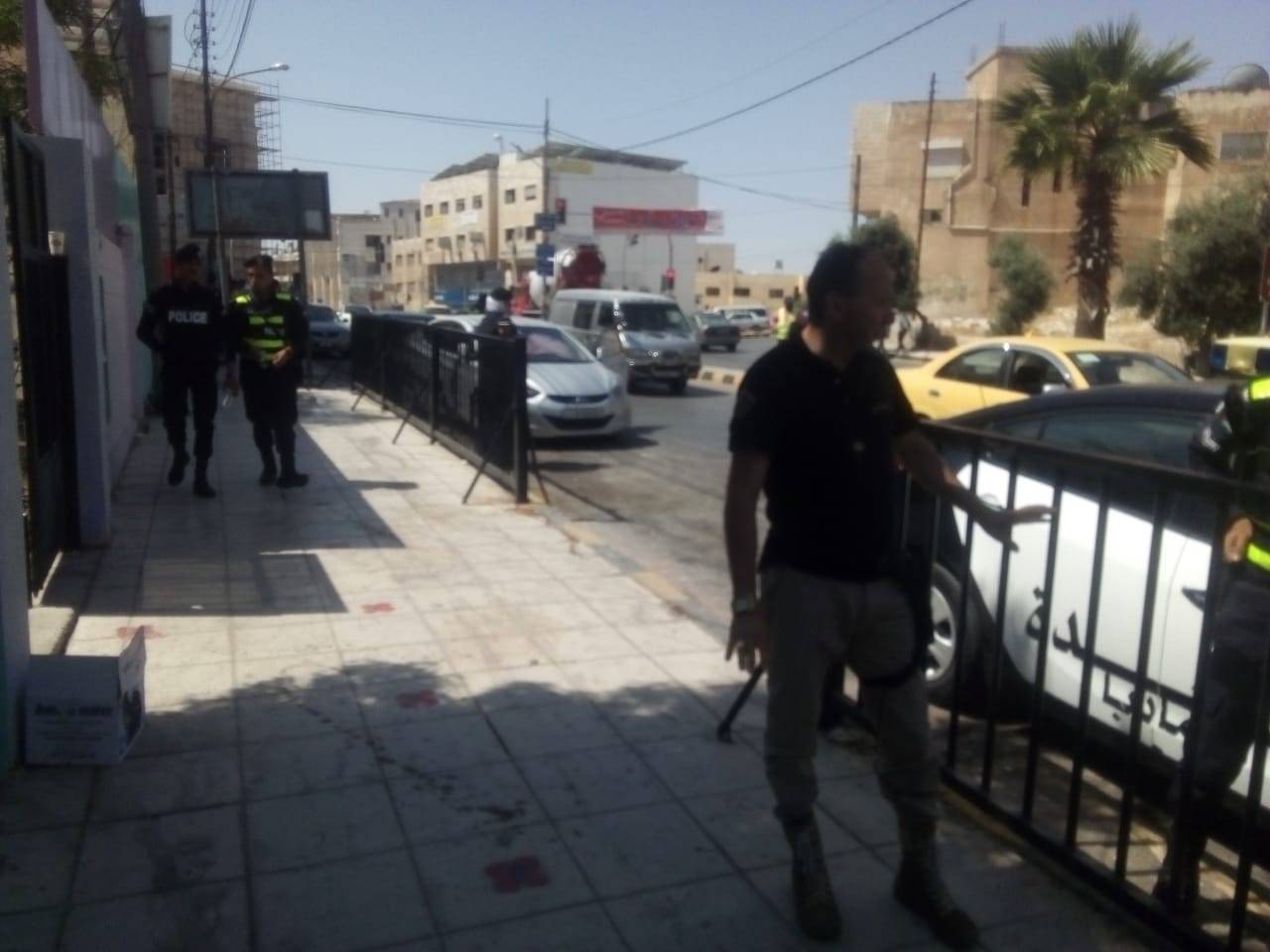 توزيع المياه الباردة على الشرطة في مادبا 