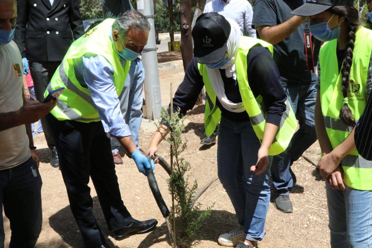 وزير الشباب يفتتح معسكر العمل التطوعي والجيم الخارجي في مدينة الحسين للشباب