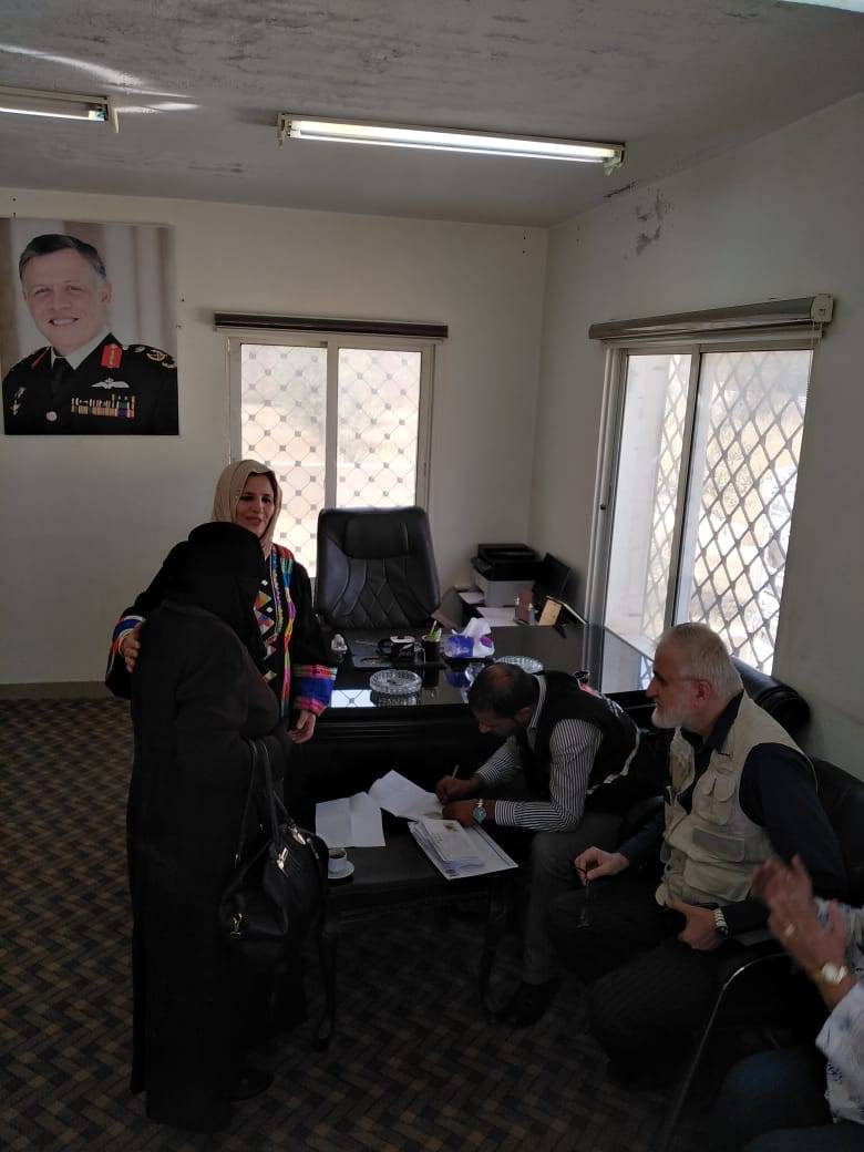 الهيئة الخيرية الهاشمية والجمعية القطرية تسلم كفالات الايتام في مادبا 