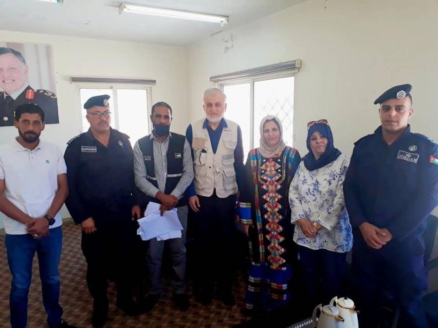 الهيئة الخيرية الهاشمية والجمعية القطرية تسلم كفالات الايتام في مادبا