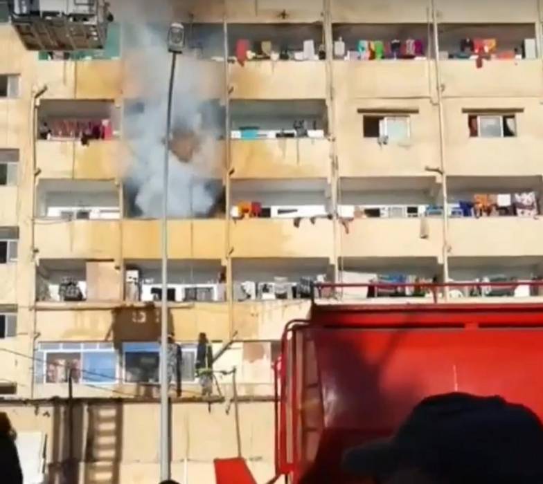 حريق في شقة بمدينة إربد وتواجد للدفاع المدني والامن العام في مكان الحريق