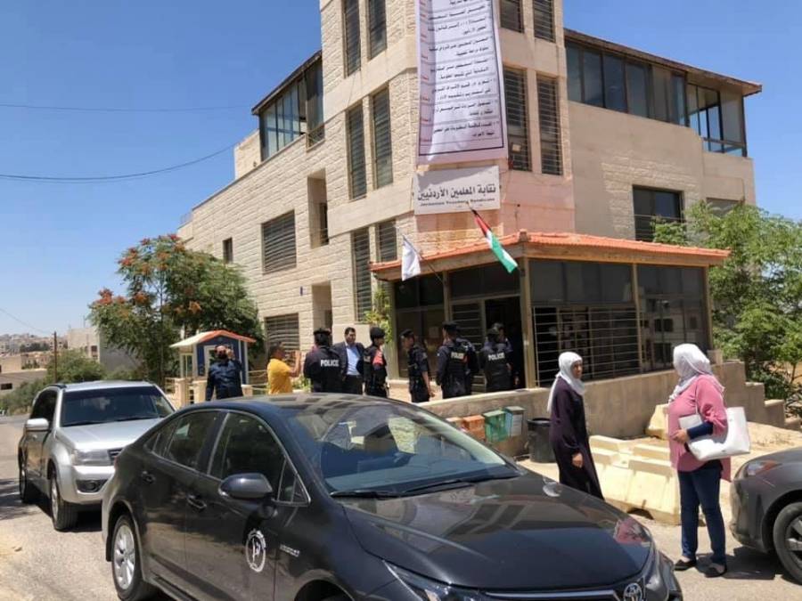 مداهمة مقر نقابة المعلمين في العاصمة وجميع محافظات المملكة