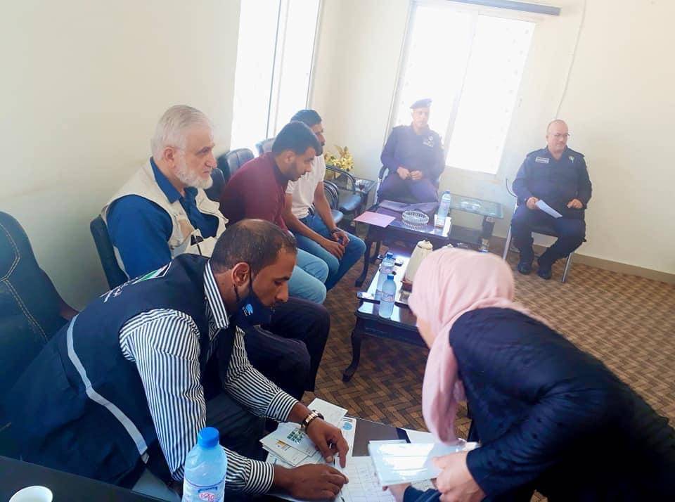 الهيئة الخيرية الهاشمية والجمعية القطرية تسلم كفالات الايتام في مادبا 