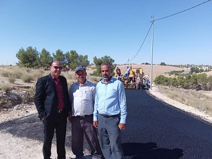 مأدبا : البدء بعمل الخلطة الإسفلتية لعدة شوارع في منطقة مليح