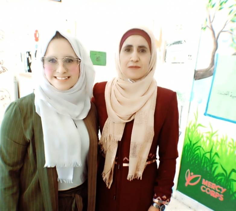 الدكتورة اعتماد الجعافرة رئيسة قاعة امتحان الثانوية العامة تحتضن نغم وتبعدها عن ذكرى الرصاصة الطائشة