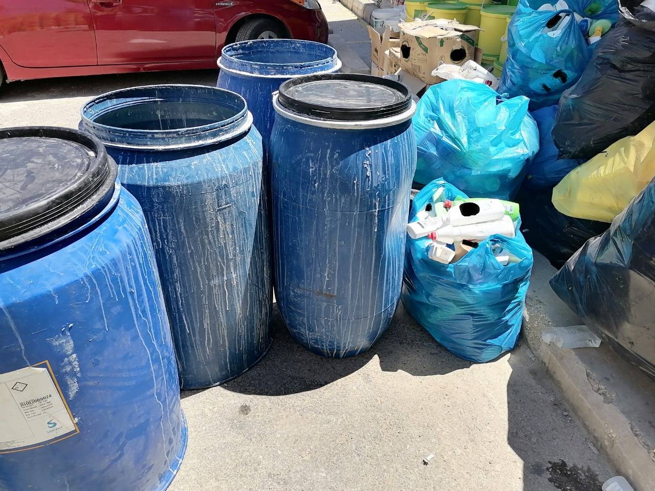 المواصفات تحبط عملية تقليد شامبو وتصادر  آلاف الليترات قبل طرحها في الأسواق