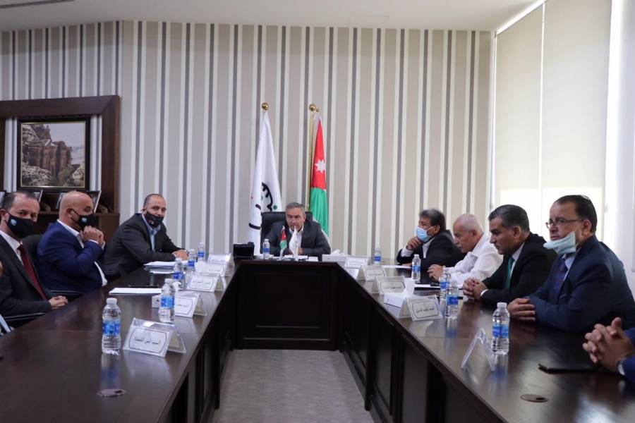 وزير الشباب يلتقي أعضاء اللجنة المؤقتة المفوضة بإدارة نادي الوحدات