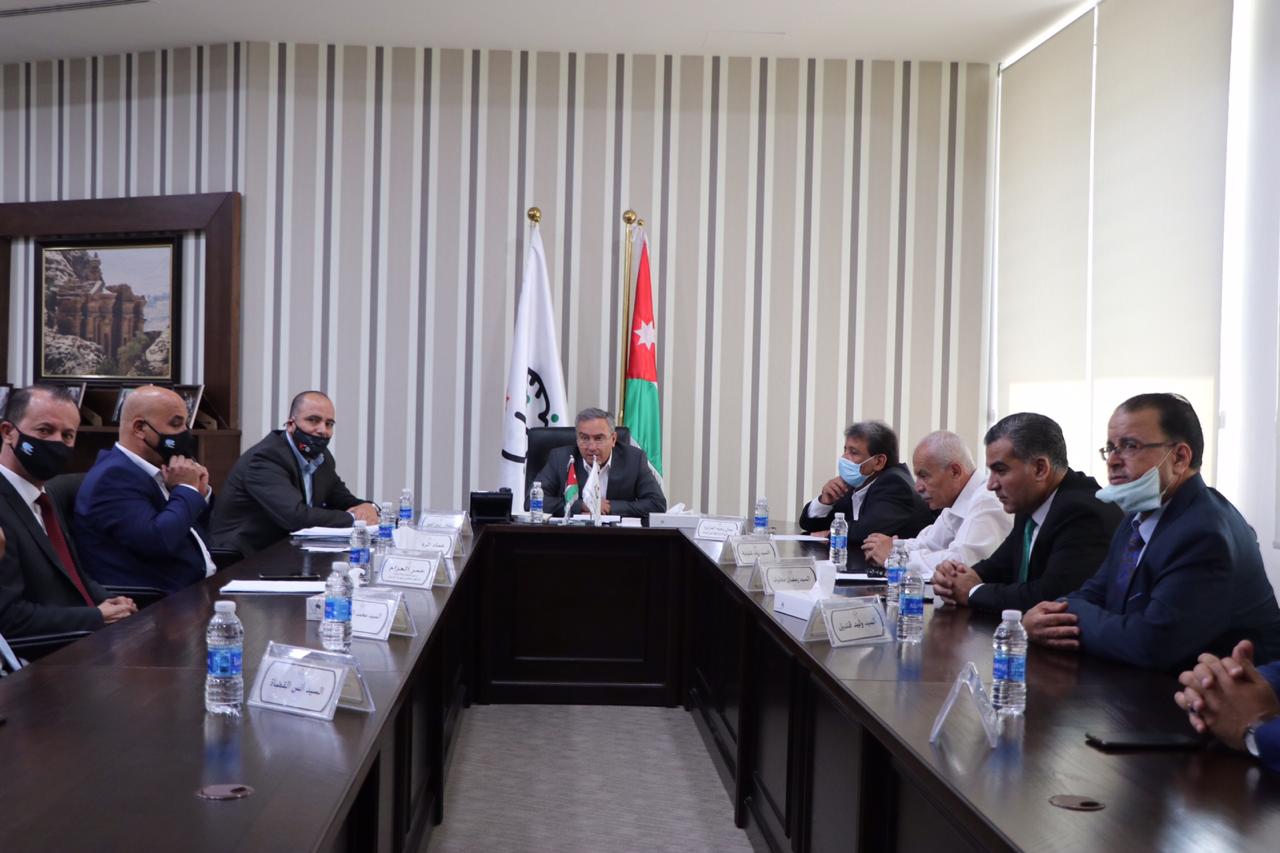وزير الشباب يلتقي أعضاء اللجنة المؤقتة المفوضة بإدارة نادي الوحدات