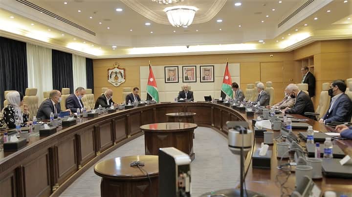 الرزاز : النقابات المهنية جزء من النسيج الوطني وجميع المؤسسات في الدولة تخضع للقانون وتلتزم بأحكامه