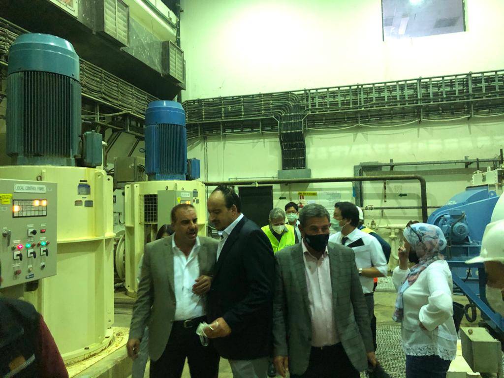 وزير المياه والري والسفير الياباني يطلعان على مشروع تطوير منظومة مياه زي .. فيديو