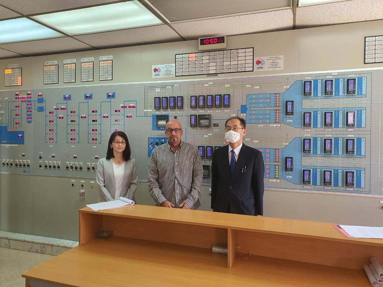 وزير المياه والري والسفير الياباني يطلعان على مشروع تطوير منظومة مياه زي .. فيديو