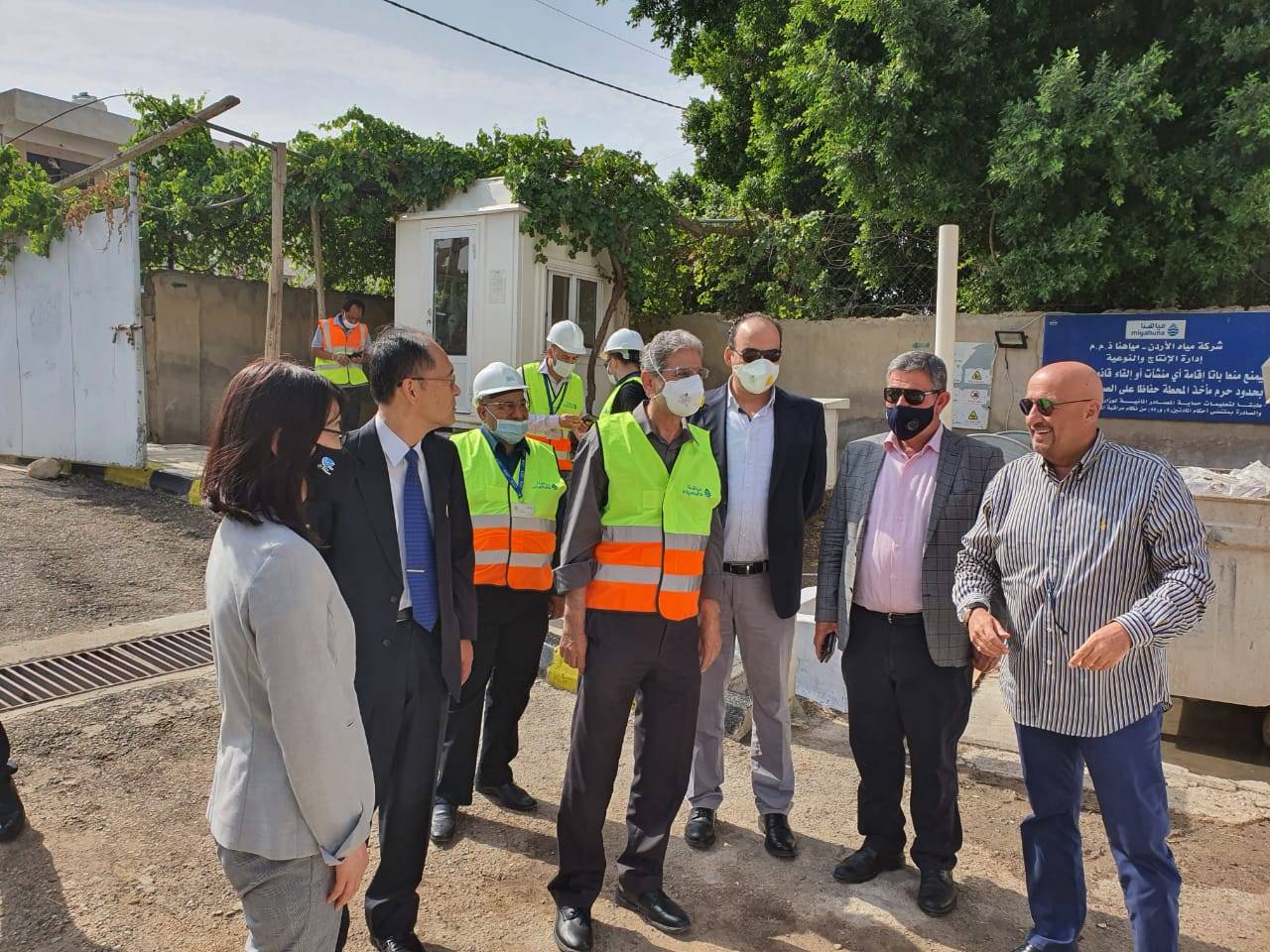 وزير المياه والري والسفير الياباني يطلعان على مشروع تطوير منظومة مياه زي .. فيديو
