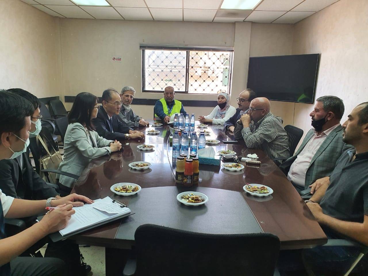 وزير المياه والري والسفير الياباني يطلعان على مشروع تطوير منظومة مياه زي .. فيديو