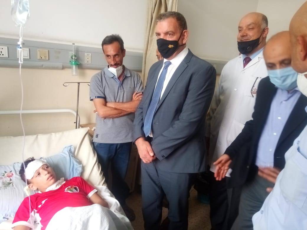 وزير الصحة يطمئن على المصابين بالتسمم الغذائي من منطقة عين الباشا