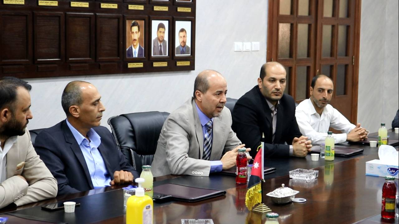 جاهة نقابية تطوي الخلاف بين نقابة الممرضين ومستشفى عبدالهادي بعد تقديم الاخير اعتذاره