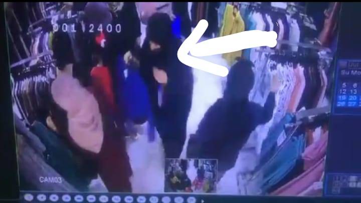 تعرض إحدى السيدات في محافظة مادبا لعملية نشل في حادثة مماثلة لحادثة يوم امس ..  فيديو