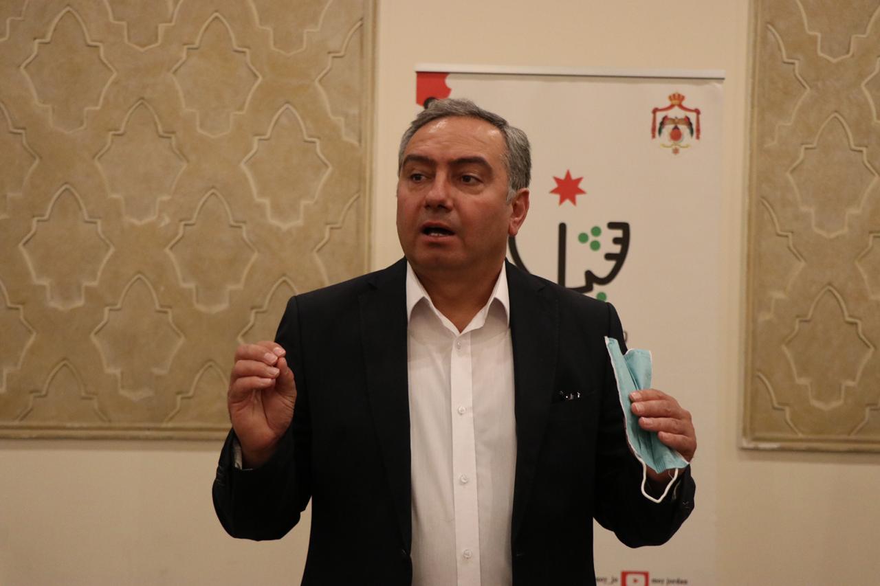 وزير الشباب يلتقي مجموعة من الشباب المشاركين في الورشة التدريبية لإعداد المُمثل .. صور