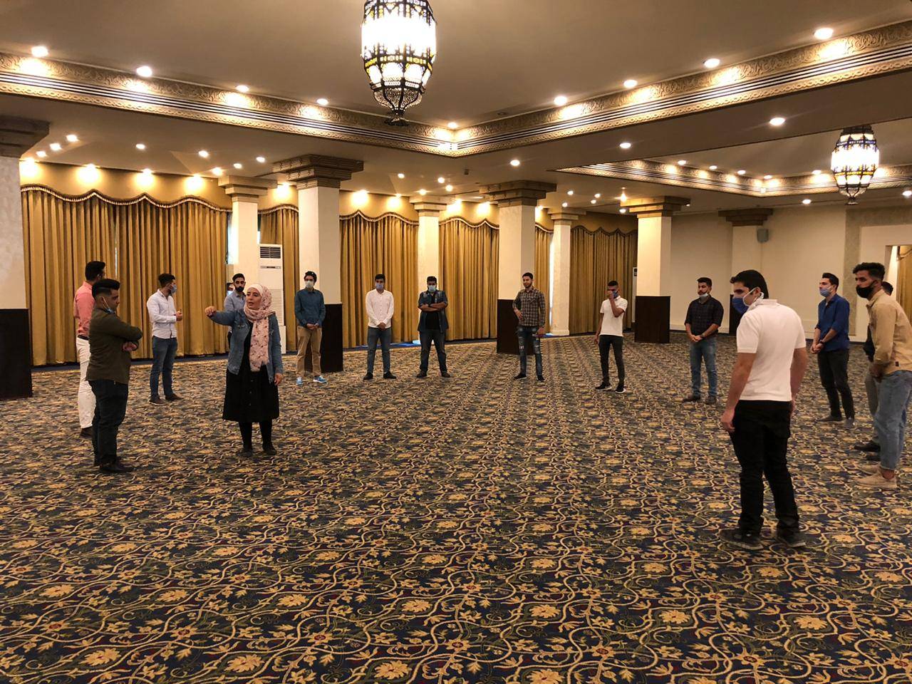 وزير الشباب يلتقي مجموعة من الشباب المشاركين في الورشة التدريبية لإعداد المُمثل .. صور