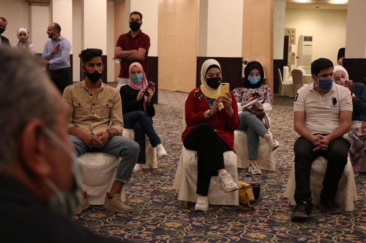 وزير الشباب يلتقي مجموعة من الشباب المشاركين في الورشة التدريبية لإعداد المُمثل .. صور