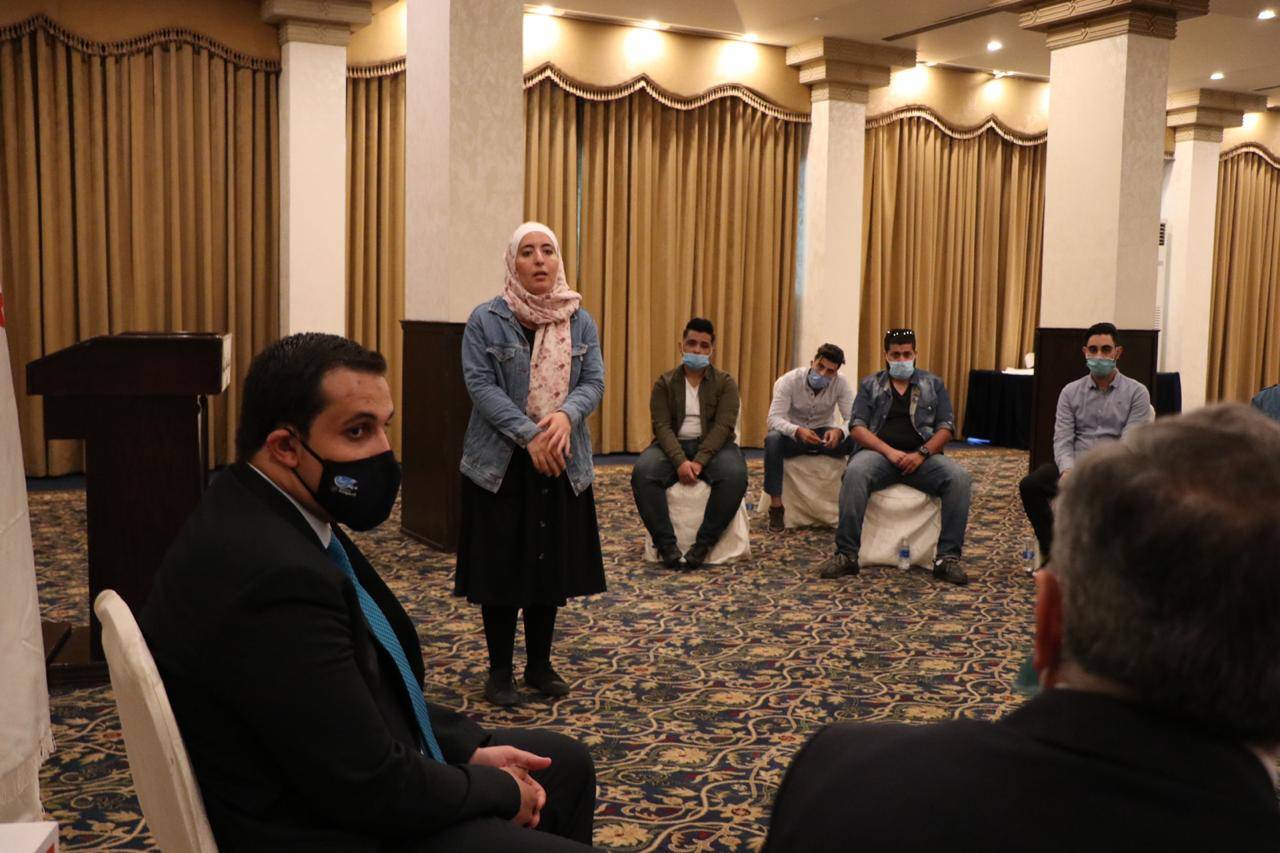 وزير الشباب يلتقي مجموعة من الشباب المشاركين في الورشة التدريبية لإعداد المُمثل .. صور