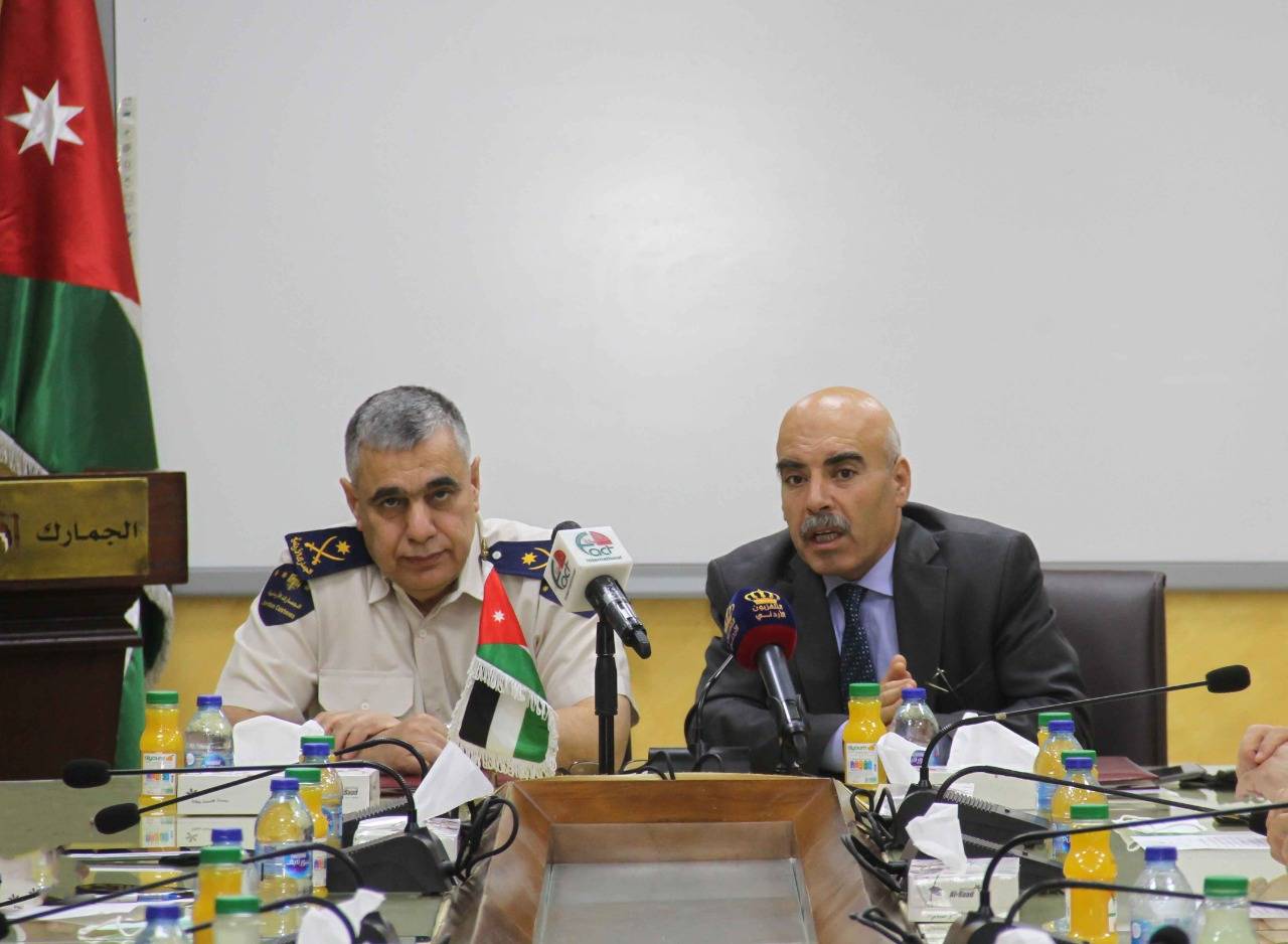 الجمارك ودائرة الاراضي والمساحة توقعان مذكرة تفاهم  في مجال الحجز وفك الحجز الكترونياً