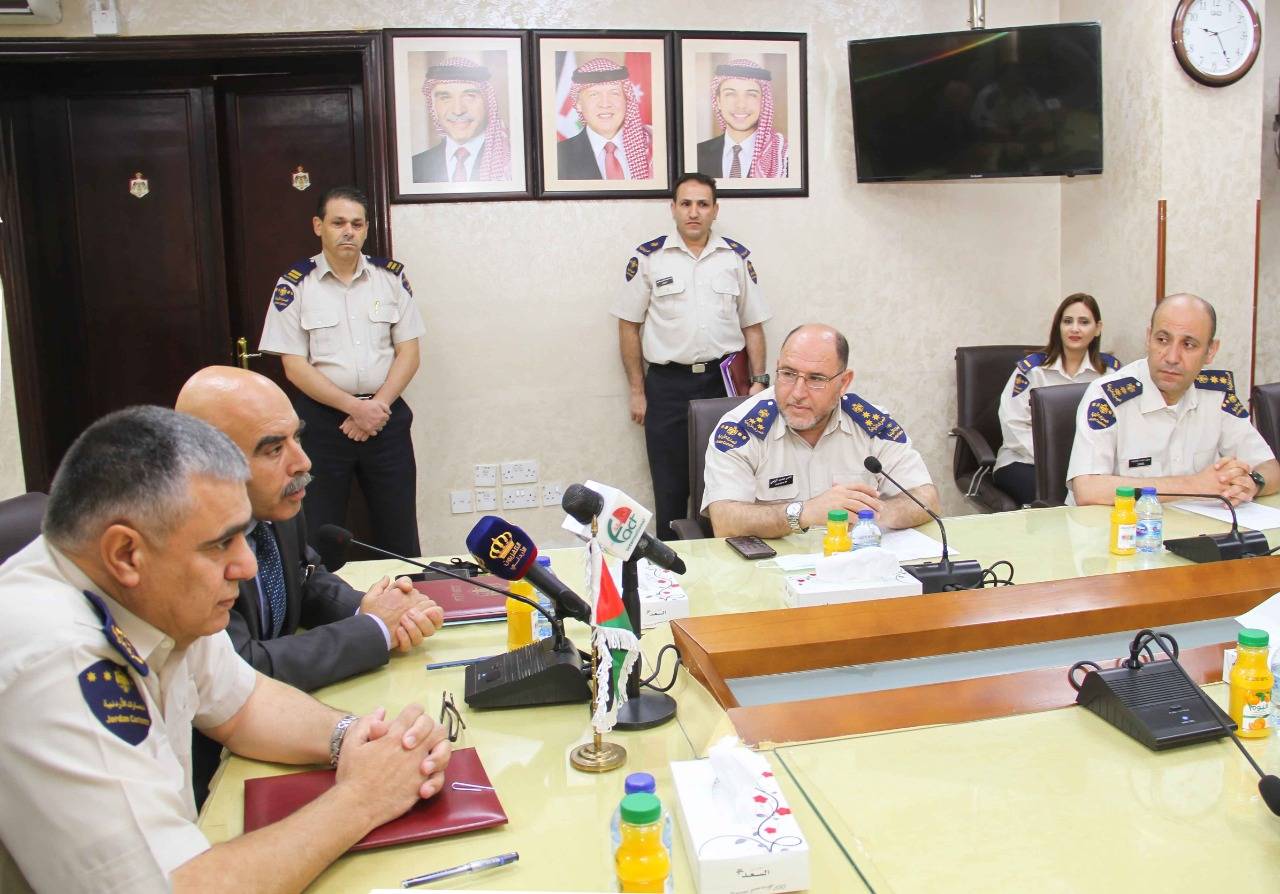 الجمارك ودائرة الاراضي والمساحة توقعان مذكرة تفاهم  في مجال الحجز وفك الحجز الكترونياً