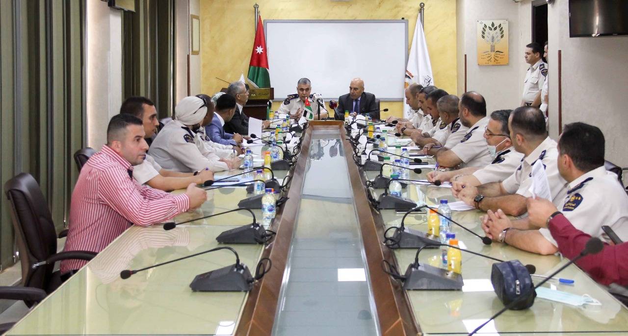 الجمارك ودائرة الاراضي والمساحة توقعان مذكرة تفاهم  في مجال الحجز وفك الحجز الكترونياً