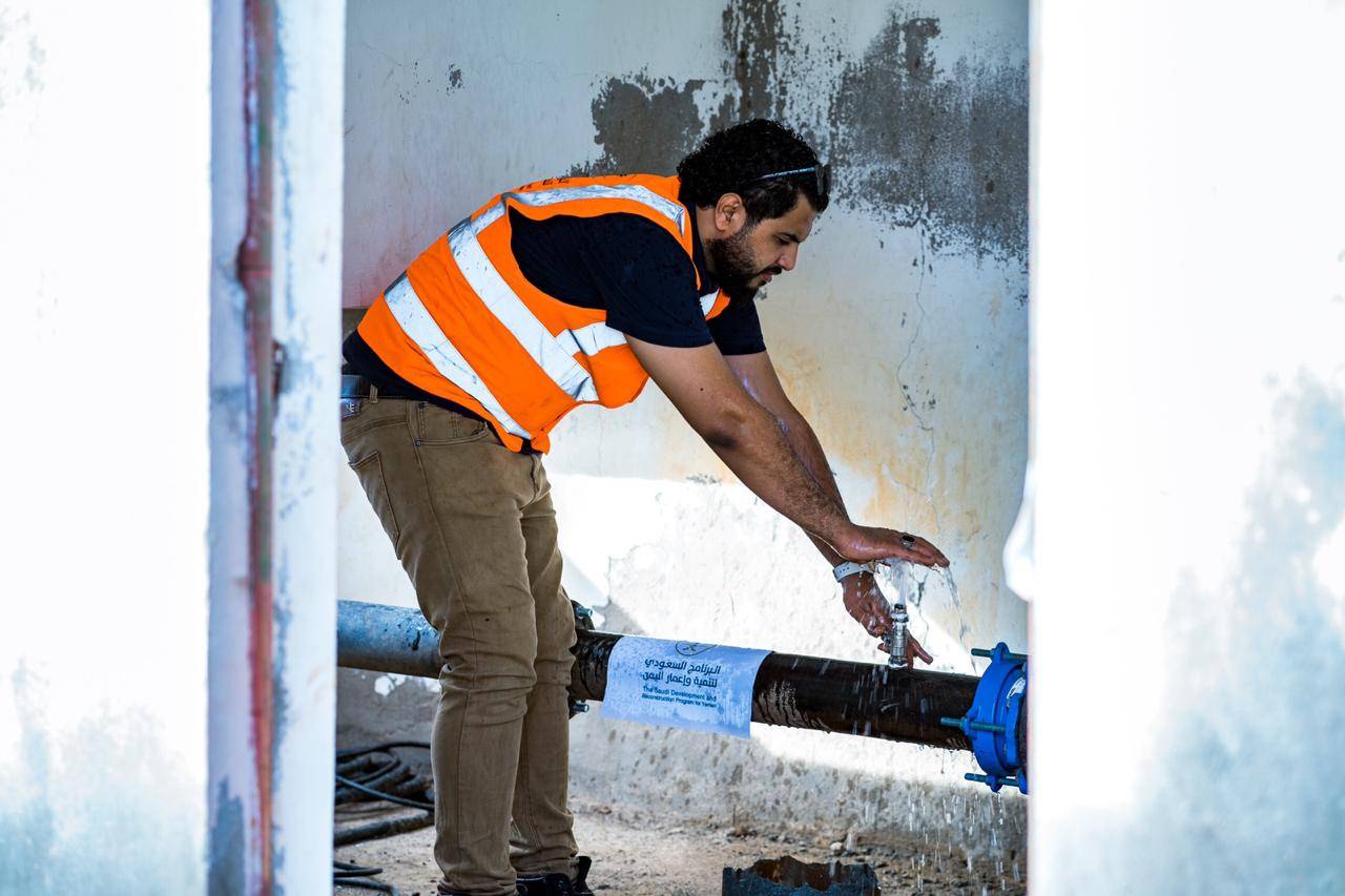 بدعم سعودي .. 1.5 مليون مستفيد من مشروع تطوير حقل المناصرة المائي في عدن