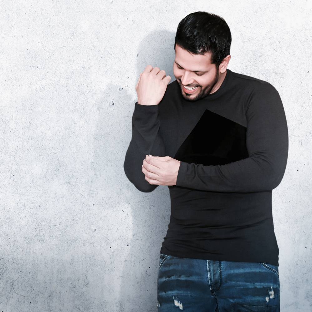 عبد المنعم العامري يعايد الجمهور بأغنية كلي الك .. فيديو 