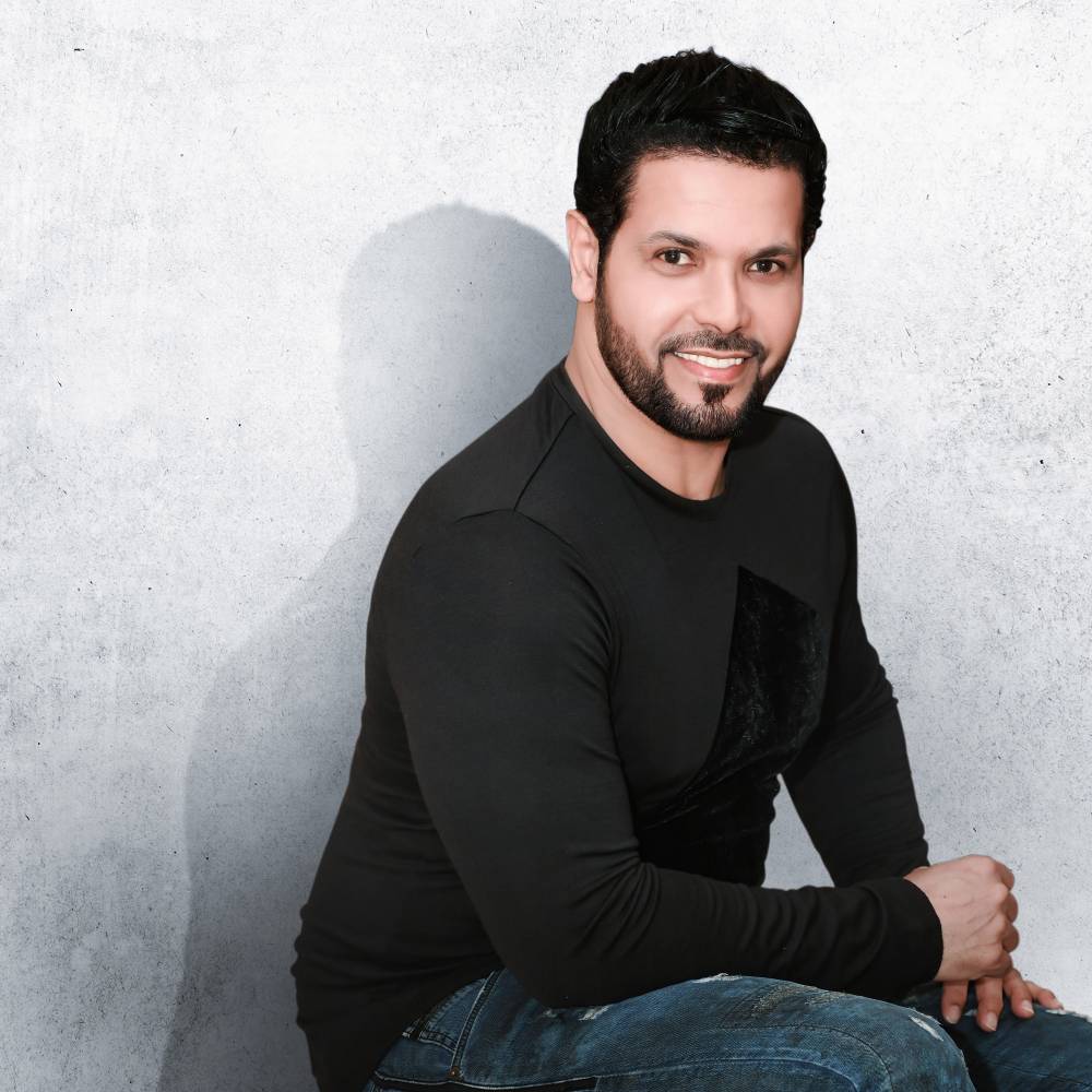 عبد المنعم العامري يعايد الجمهور بأغنية كلي الك .. فيديو 