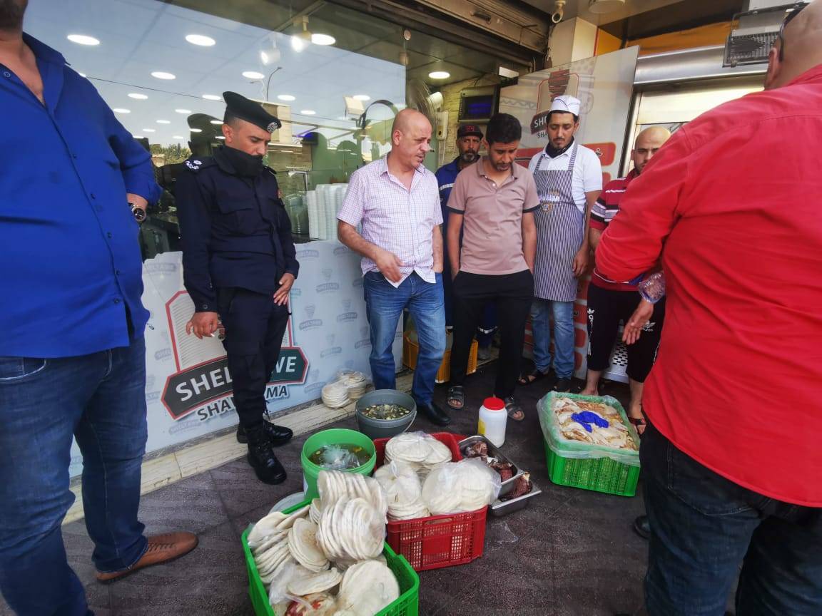 أغلاق مطعم شاورما ومحل مجمدات في سحاب 