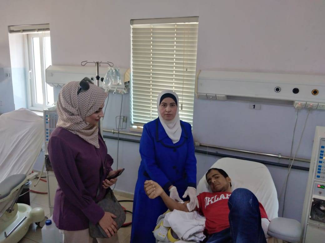 فريق مبادرة خلونا نفرحهم يوزعون الهدايا على الأطفال في مستشفى جرش الحكومي