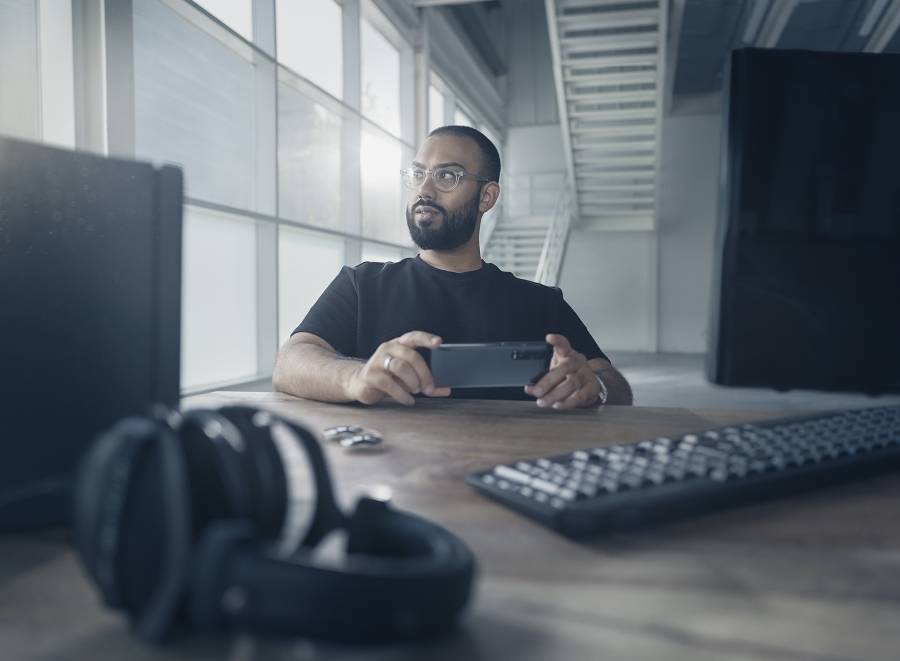 أوبو تطلق حملة اكتشف اللامحدود بالشراكة مع ثلاثة مواھب إماراتیة بارزة