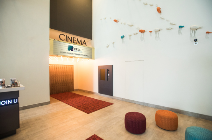 روڤ للفنادق تطرح عرض ألتيمت موفي ستيكيشن وتتيح  للضيوف مشاهدة أحدث الأفلام والاستمتاع بإقامة محلية مفعمة بالخصوصية