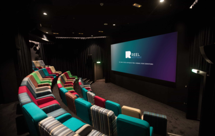 روڤ للفنادق تطرح عرض ألتيمت موفي ستيكيشن وتتيح  للضيوف مشاهدة أحدث الأفلام والاستمتاع بإقامة محلية مفعمة بالخصوصية