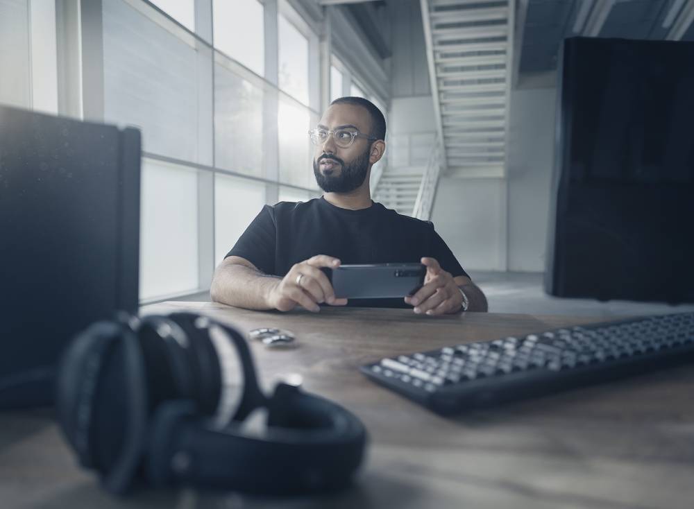 أوبو تطلق حملة اكتشف اللامحدود بالشراكة مع ثلاثة مواھب إماراتیة بارزة