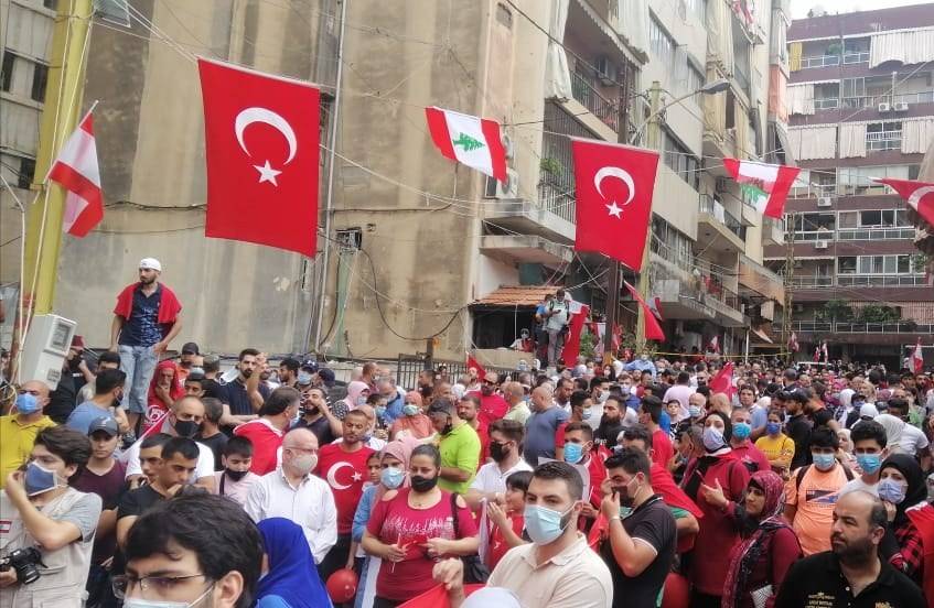 استقبال حافل لنائب الرئيس التركي ووزير الخارجية في بيروت .. فيديو وصور