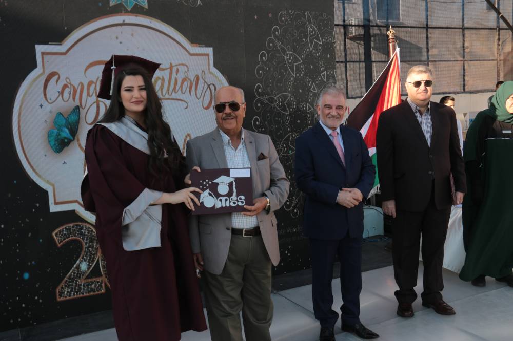 حفل تخريج طلبة وطالبات مدارس النظم الحديثة