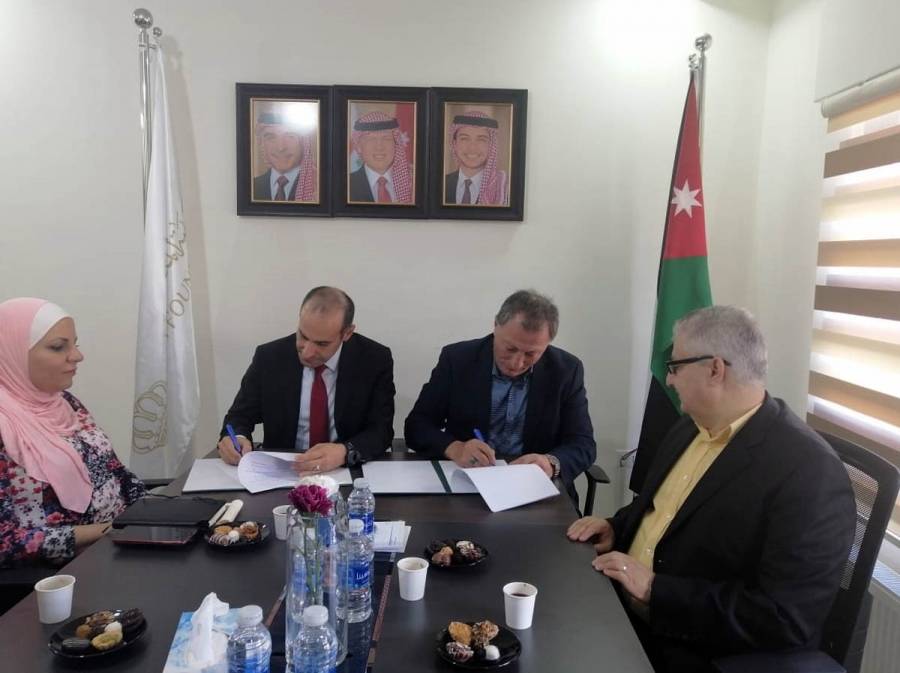 توقيع مذكرة تفاهم بين معهد العناية بصحة الأسرة وجمعية الآفاق الخيرية للتعليم