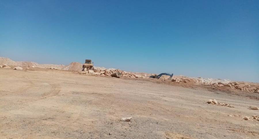 ضبط مقالع ومحاجر مخالفة للقانون وضبط اشخاص مطلوبين يعملون داخلها في البادية الجنوبية والشمالية