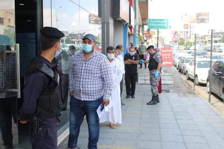 مديرية الأمن العام تبدأ بإعادة الانتشار الأمني تطبيقًا لأوامر الدفاع لمواجهة كورونا .. صور