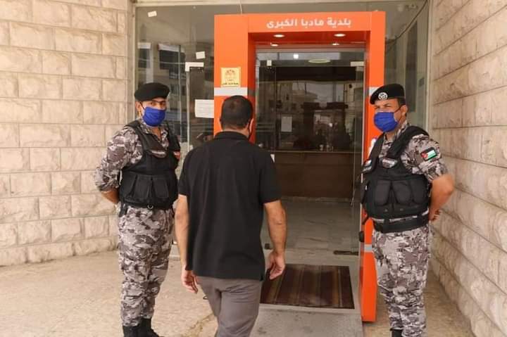 مديرية الأمن العام تبدأ بإعادة الانتشار الأمني تطبيقًا لأوامر الدفاع لمواجهة كورونا .. صور