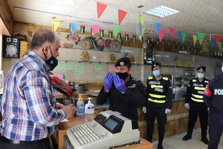 مديرية الأمن العام تبدأ بإعادة الانتشار الأمني تطبيقًا لأوامر الدفاع لمواجهة كورونا .. صور