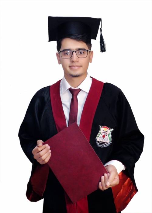 الدكتورة انتصار الزيود تهنئ شقيقها الاستاذ محمد محمود الزيود بنجاح نجله أيهم بالثانوية العامة