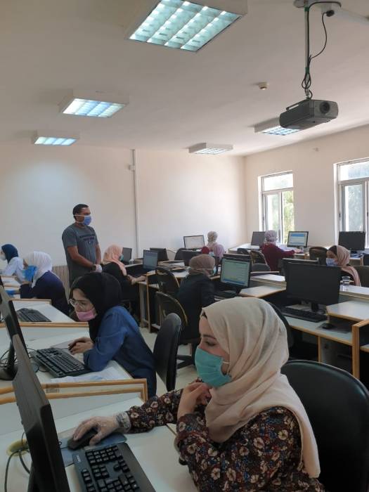 طلبة الشامل يبدون ارتياحهم لمستوى أسئلة الورقة الأولى
