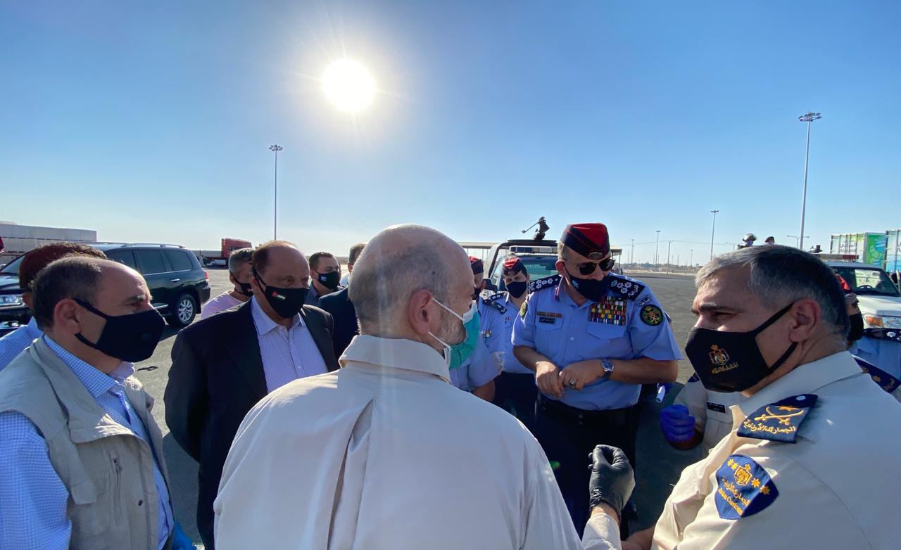 الرزاز يرافقه عدد من الوزراء ومسؤولين، يتفقد مركز حدود العمري